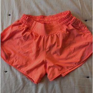 size 4 coral hotty hot low rise lululemon shorts